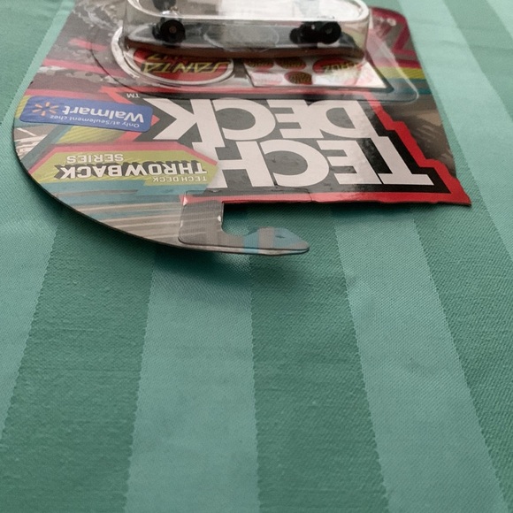 Tech Deck Throwback Series Fingerboard Santa Cruz Ultra Rare Walmart Exclusive - Picture 8 of 10